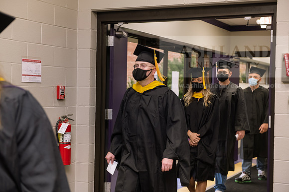 096WiGradPreCeremony1221ALW_6094