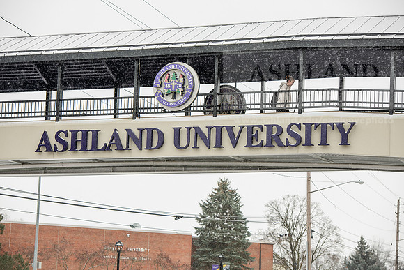 StudentsReturnWinterCampus0125AWB_6682