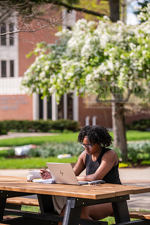 098SpringCampusLife0425AWB_0001