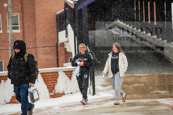 StudentsReturnWinterCampus0125AWB_6639