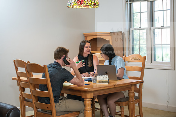 MAHGSeniorApts0723AWB_6980