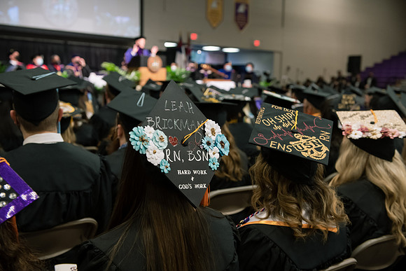051WiGradCeremony1221ALW_6329