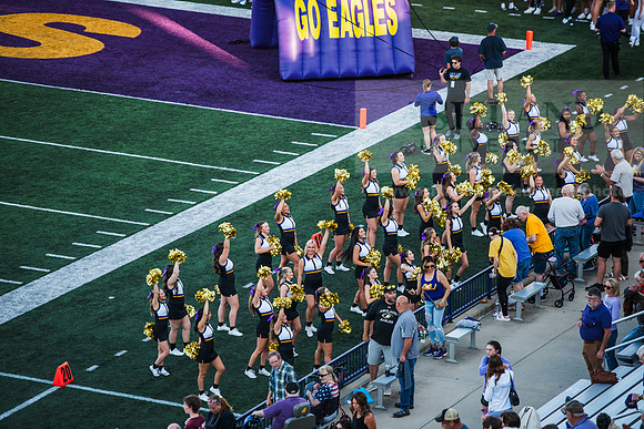 AUvIUPFootball0924ALW_8295