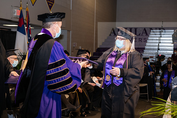 160MasterBusinessWiGrad1221ALW_6793