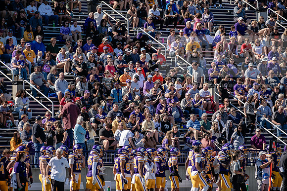 HOCOAUvOHDomFootballGame1024AWB_0574