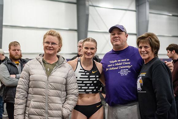 102KatieMoonPoleVault0224ALW_7696