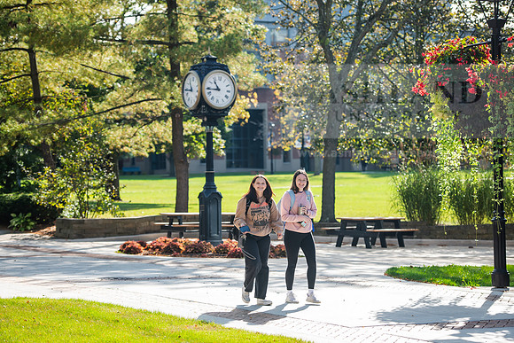 FallCampusLife1023AWB_2417