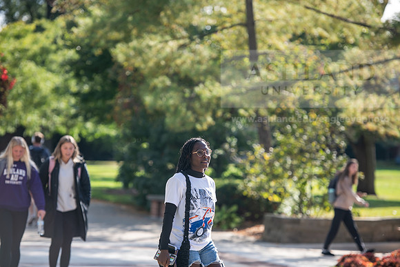 FallCampusLife1023AWB_2453