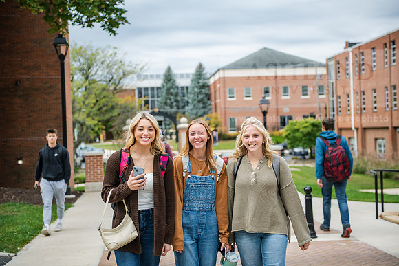 FallCampusLife1023AWB_3318
