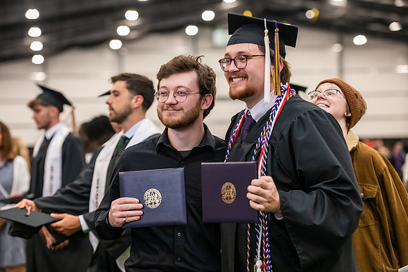 104SpGradPostCeremony0525AWB_4918
