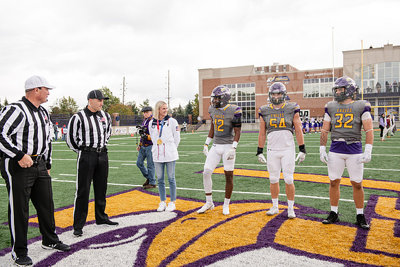 AUvLErieFootball1021ALW_8170