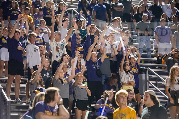 AUvIUPFootball0924ALW_8493