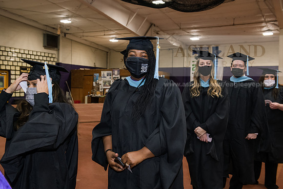 079WiGradPreCeremony1221ALW_6061