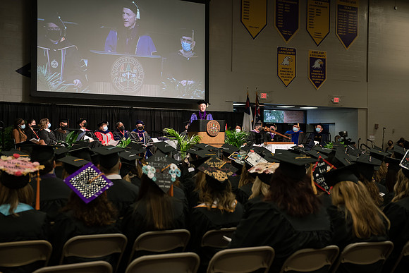 039WiGradCeremony1221ALW_6320