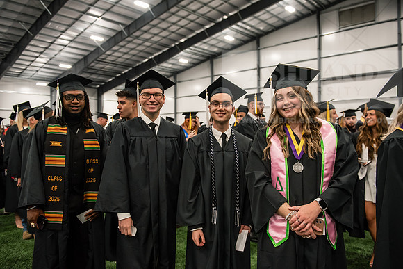 087SpGradPreCeremony0525ALW_8989