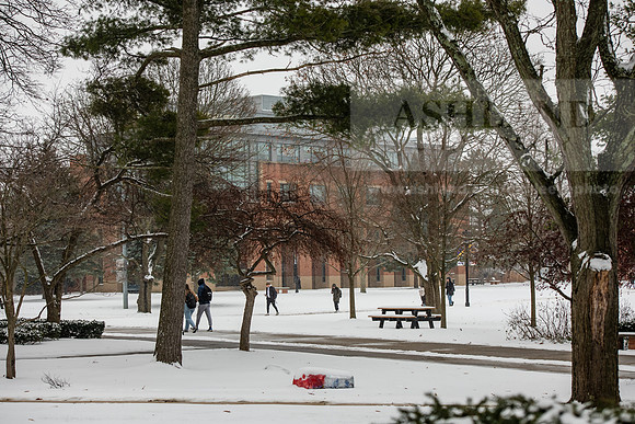 StudentsReturnWinterCampus0125AWB_6766