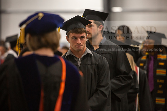 039SpGradProcessional0525JH6Q8B8147