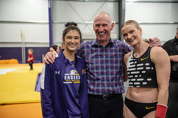 108KatieMoonPoleVault0224ALW_7721