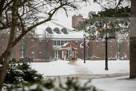 StudentsReturnWinterCampus0125AWB_6764