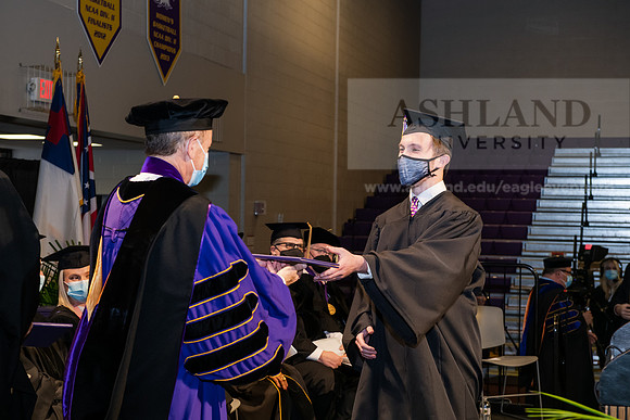 069BachelorEducationWiGrad1221ALW_7061