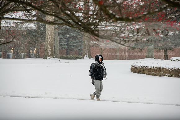 StudentsReturnWinterCampus0125AWB_6699