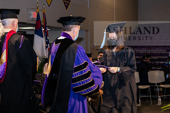 084BachelorEducationWiGrad1221ALW_7071