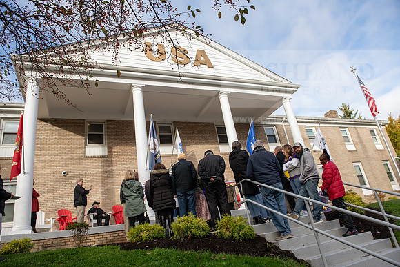 HomecomingUSAHouseRibbonCeremony1023AWB_6025