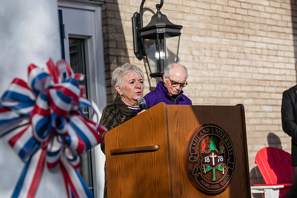 HomecomingUSAHouseRibbonCeremony1023AWB_6152