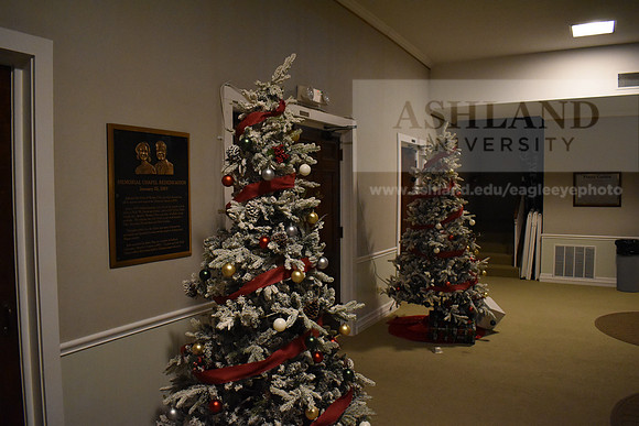 CampusHolidayPhotos1123SG_0216