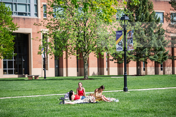092SpringCampusLife0425AWB_9983