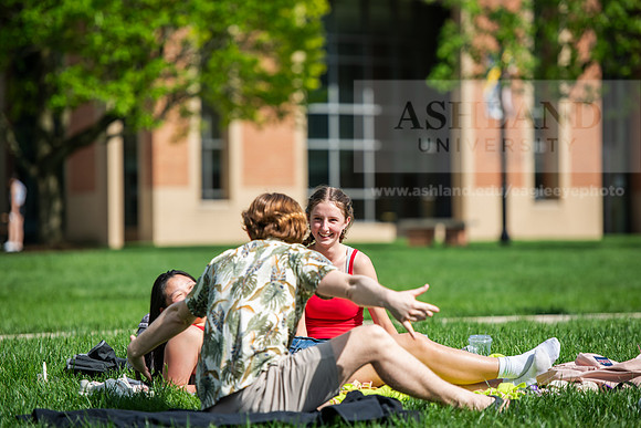 101SpringCampusLife0425AWB_0011