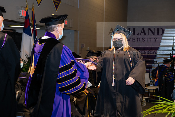 045BachelorEducationWiGrad1221ALW_7043