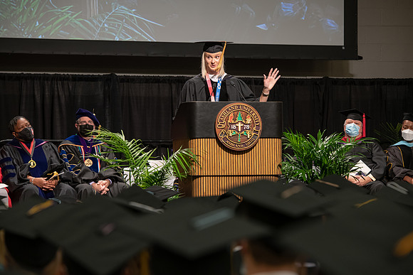180WiGradCeremony1221ALW_6490