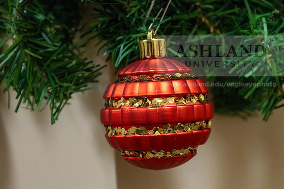 HolidayDecor120923MC_6397
