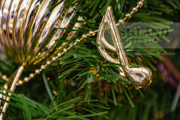 HolidayDecor120923MC_6387