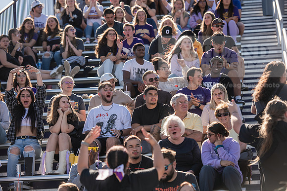 HOCOAUvOHDomFootballGame1024AWB_1076