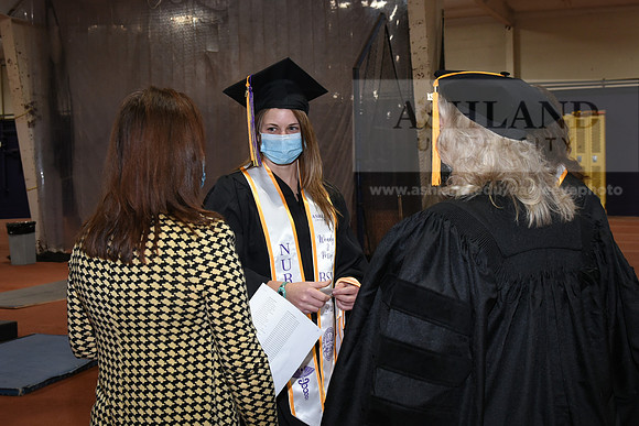 039WiGradPreCeremony1221MP7_0051