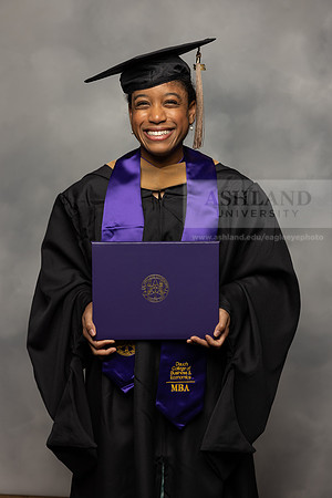 070SpGradMasterBusiness0524CCP10691