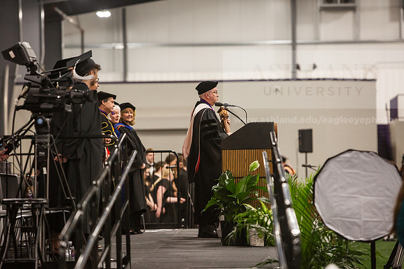 009SpGradProcessional0525JH6Q8B8096