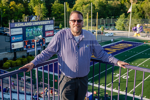 AUvIUPFootball0924AWB_3470