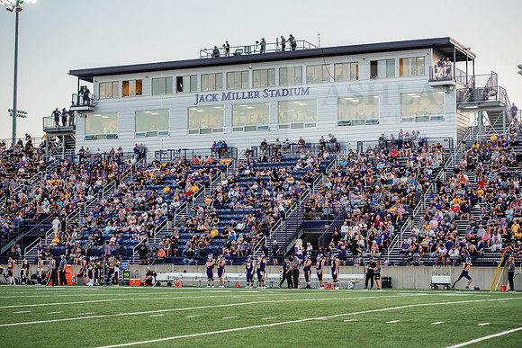 AUvIUPFootball0924ALW_8370