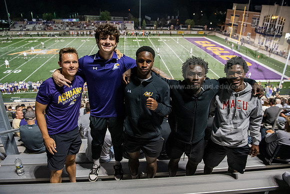 AUvIUPFootball0924ALW_8435