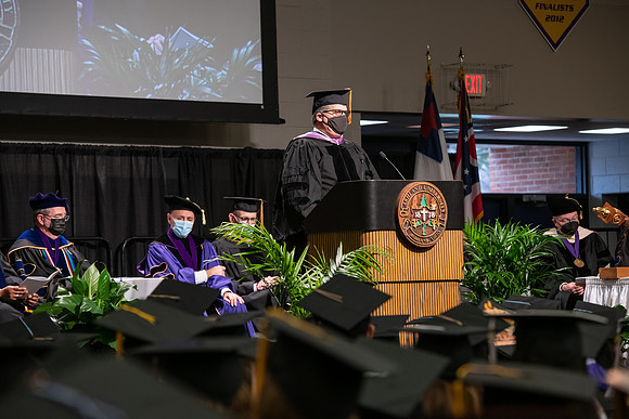 236WiGradCeremony1221ALW_7191