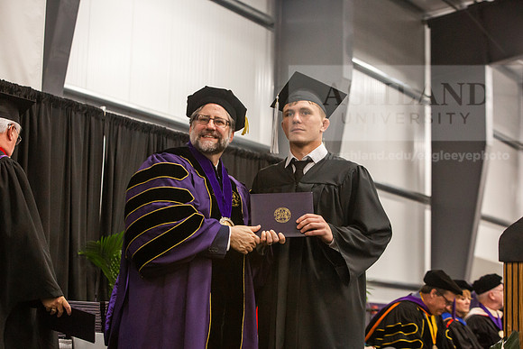 095SpGradBachelorArts0525JH6Q8B8902