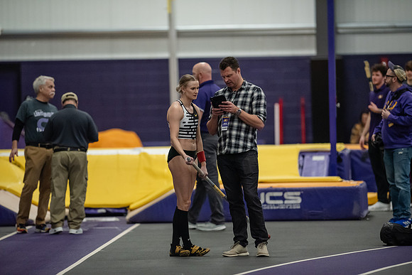 048KatieMoonPoleVault0224ALW_7640