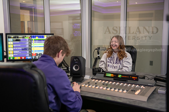 WRDLRadioMorningShow0224AWB_8544