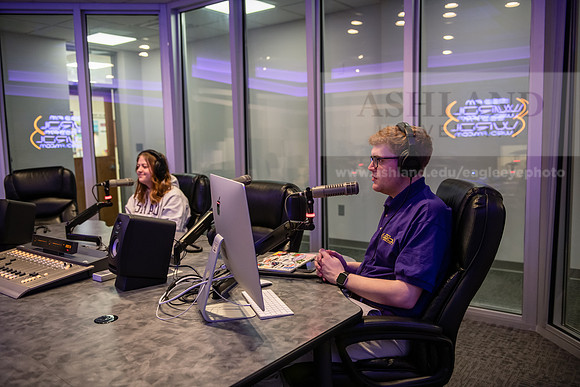 WRDLRadioMorningShow0224AWB_8563