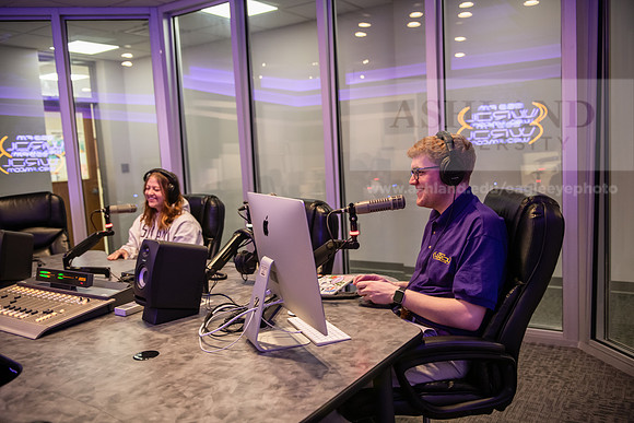 WRDLRadioMorningShow0224AWB_8566