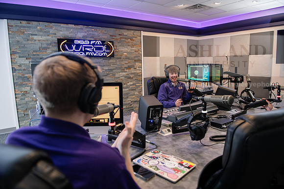 WRDLRadioMorningShow0224AWB_8575