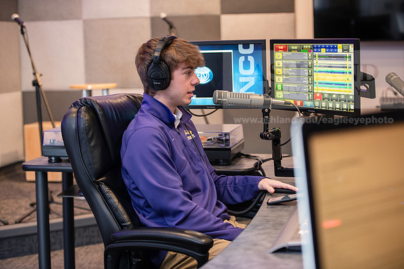 WRDLRadioMorningShow0224AWB_8583